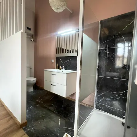 לינה וארוחת בוקר Les 3 Anges De Maison Bourgeoise D Hotes Table D Hotes Et סיג'אן