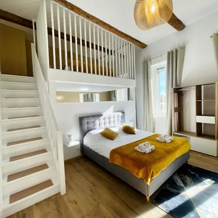 לינה וארוחת בוקר Les 3 Anges De Maison Bourgeoise D Hotes Table D Hotes Et סיג'אן