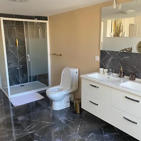 Les 3 Anges De Maison Bourgeoise D Hotes Table D Hotes Et סיג'אן