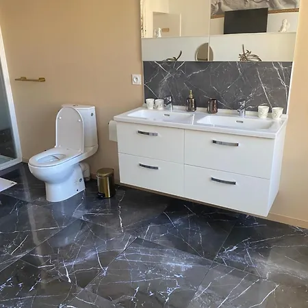 לינה וארוחת בוקר Les 3 Anges De Maison Bourgeoise D Hotes Table D Hotes Et סיג'אן